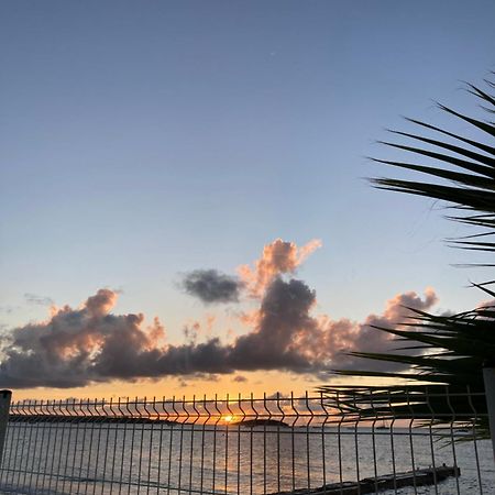 Appartement Pieds Dans L'Eau Vue Mer Acces Plage Et Piscine Marigot  Exterior photo