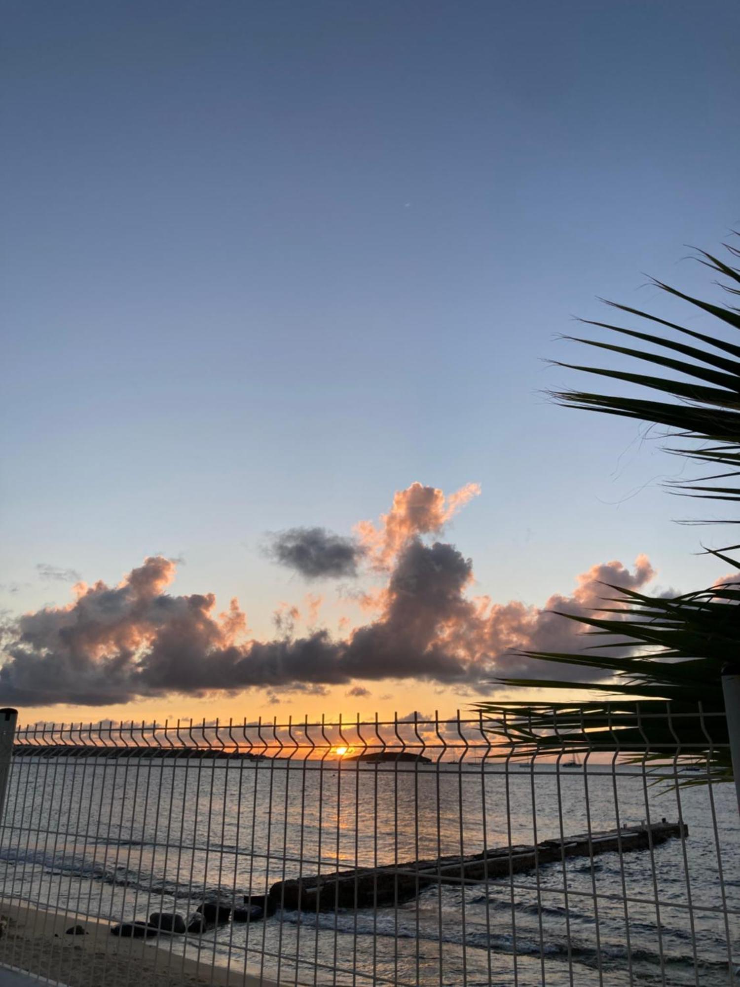 Appartement Pieds Dans L'Eau Vue Mer Acces Plage Et Piscine Marigot  Exterior photo